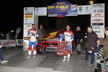 Víctor Senra, récord de victorias en el gallego de rallyes (Autor del panel: Javier Figueiredo; foto: Gonzalo Fernández)